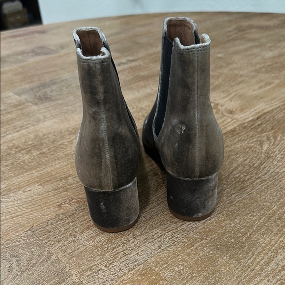 Madewell The Walker Chelsea Boot In Velvet 7 - Picture 5 of 7